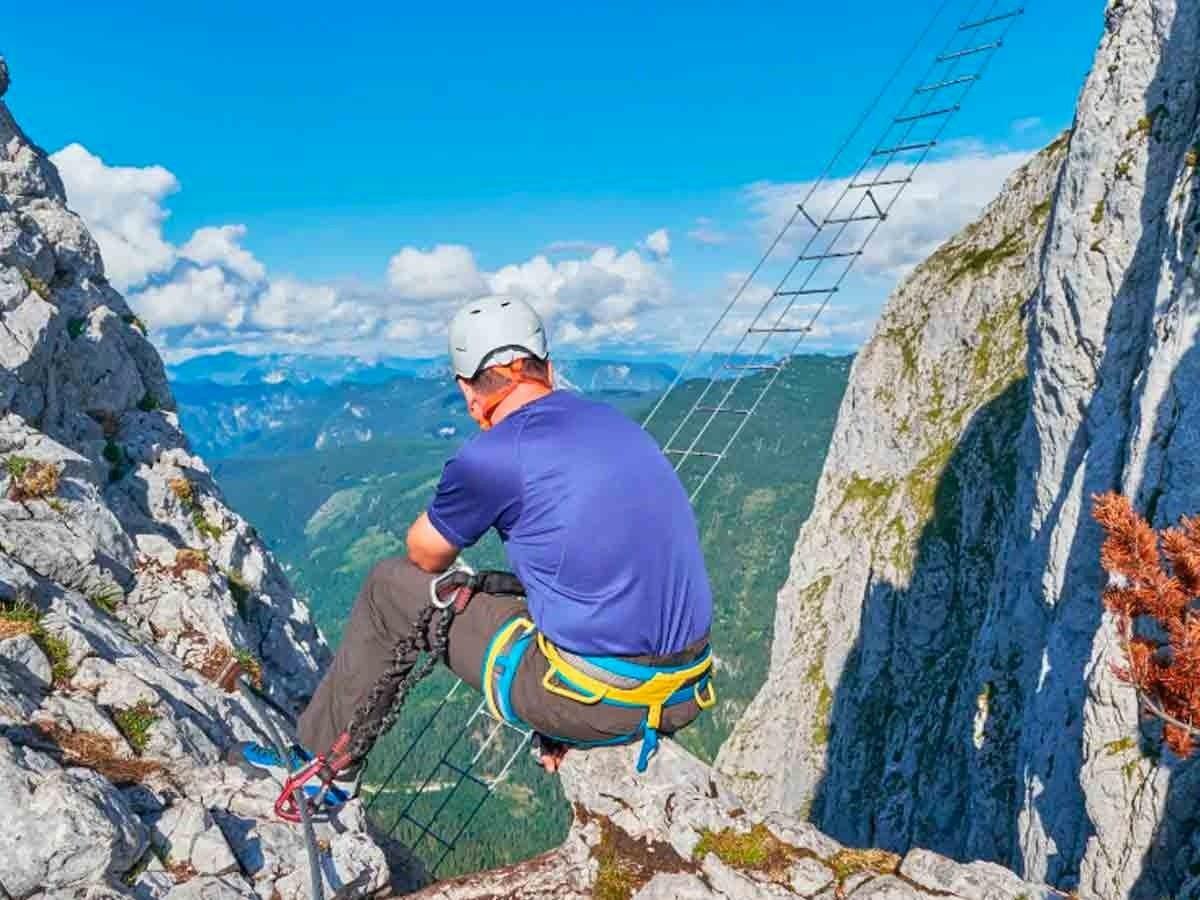 En Instagram, miles de buscadores de emociones han compartido sus experiencias de ascenso a la espeluznante atracción turística, con algunos usando su apodo de la escalera al cielo. Foto: Instagram.