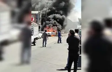 VIDEO: Explota camioneta cargada con pirotecnia en Tultepec