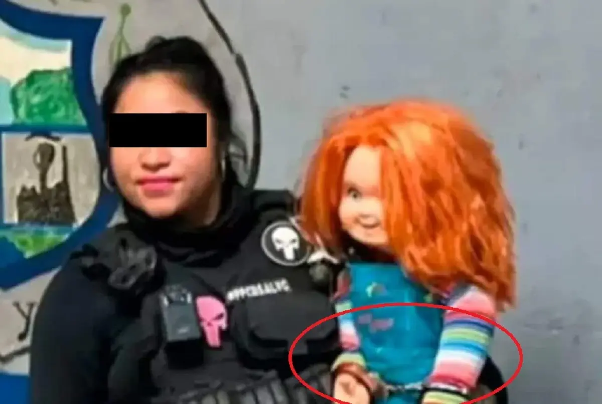 Arrestan a Chucky, el Muñeco Diabólico y su dueño en Monclova, Coahuila