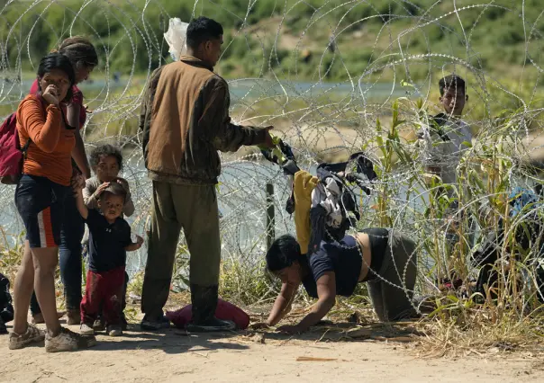 Crisis migratoria en ciudad fronteriza de Texas: migrantes abruman Eagle Pass