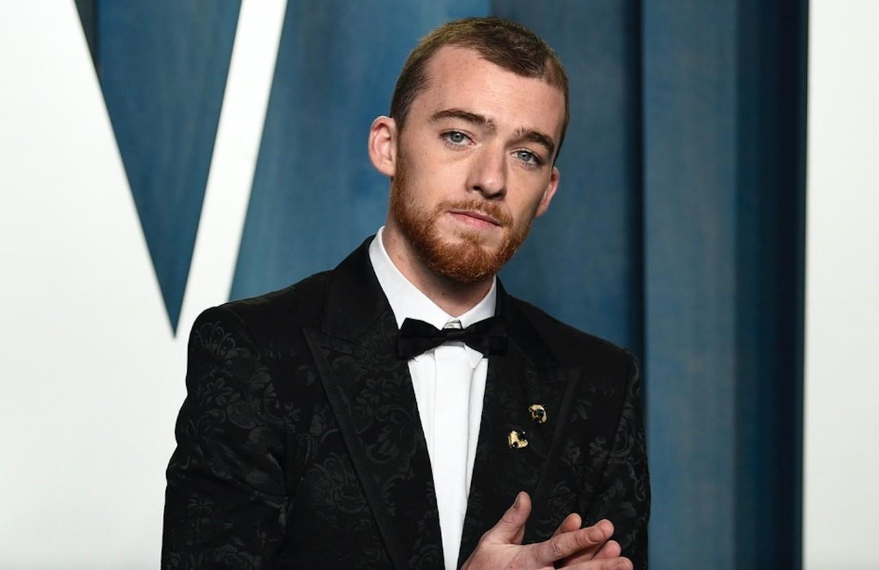 El actor Angus Cloud llega a la fiesta de los Oscar de Vanity Fair el 27 de marzo de 2022 en Beverly Hills, California. Cloud, el actor que interpretó al narcotraficante Fezco Fez ONeill en la serie de HBO Euphoria.