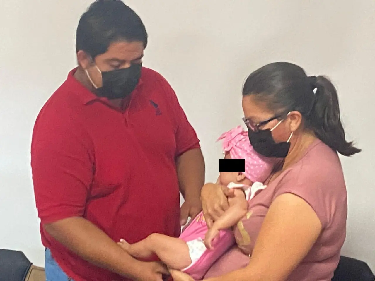 Operan con éxito a bebita por craneosinostosis en Saltillo