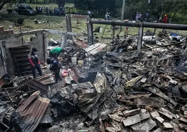 Estalla... otro coche bomba frente a una estación de policía en Colombia