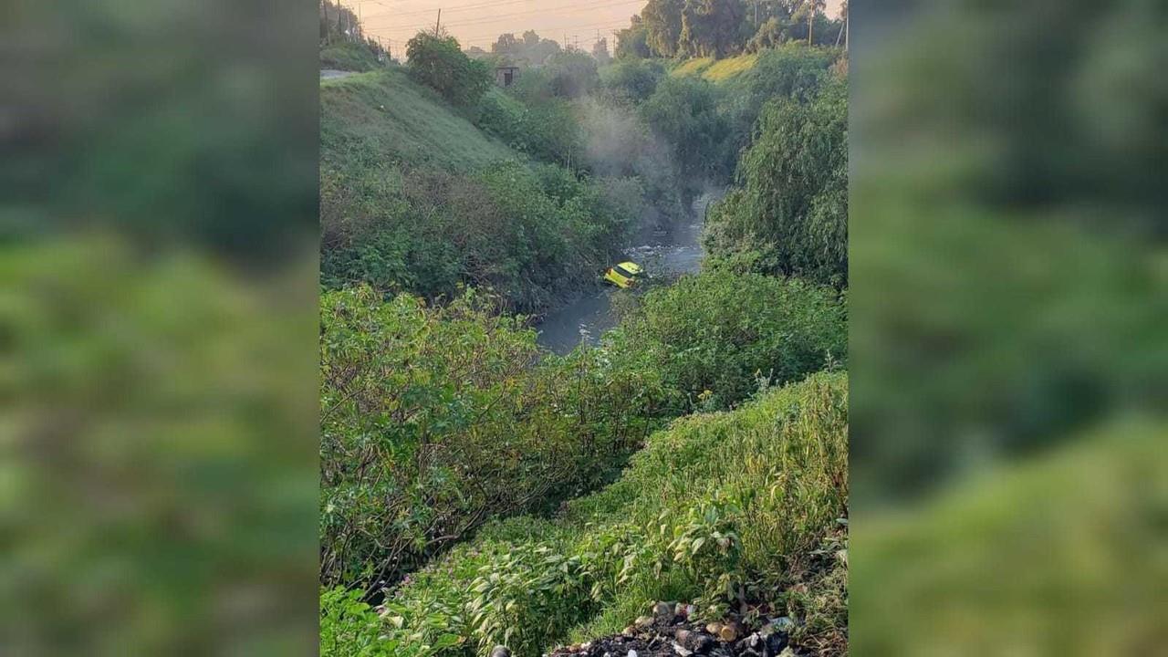 Guácala, cae auto a canal de aguas negras en Cuautitlán Izcalli