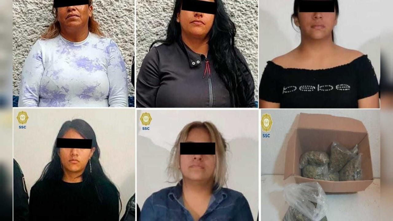 De ocho detenidos en los cateos en Edomex y CDMX, cinco son mujeres, les aseguraron bolsas con marihuana. Foto: SSC-CDMX