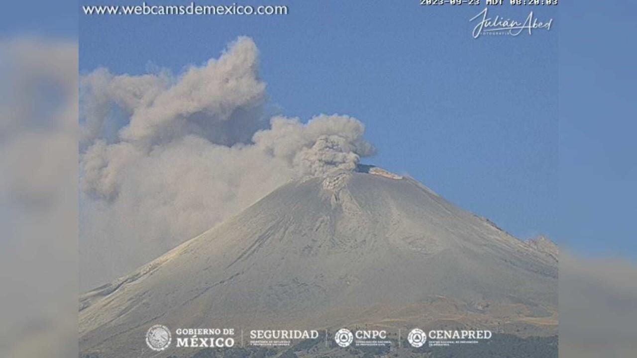 En las últimas 24 horas, Don Goyo registró 408 exhalaciones, acompañadas de vapor de agua, gases volcánicos y ceniza. Foto: @webcamsdemexico