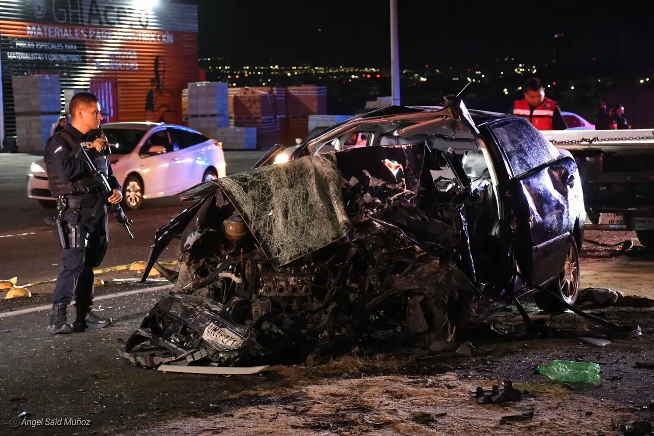 Hasta el momento las autoridades no han dado a conocer las identidades de las 3 personas que perdieron la vida en el choque. Foto: Noticias Querétaro