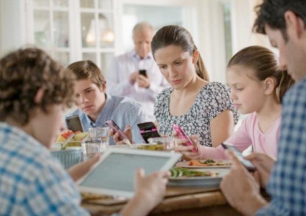 Moderar el uso de tecnologías fortalecería la convivencia y la salud mental