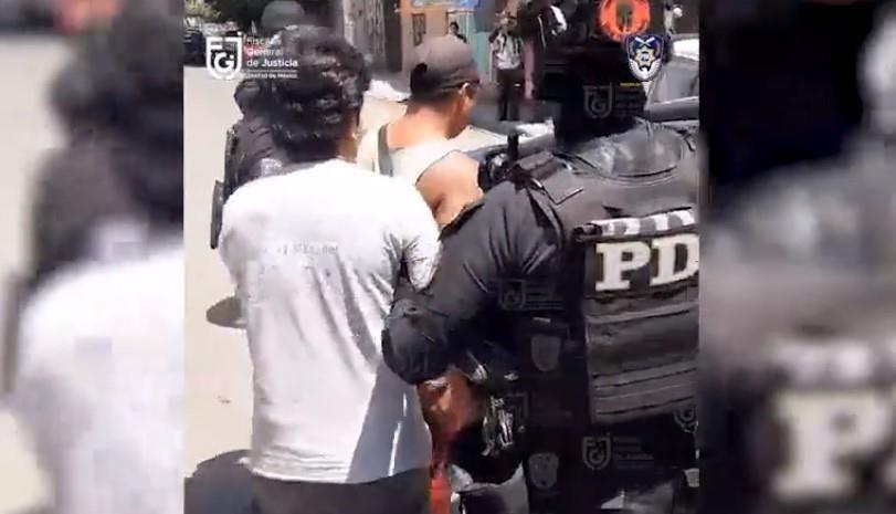 Cuatro presuntos delincuentes fueron detenidos en un cateo en Iztapalapa. Foto. Captura de Imagen