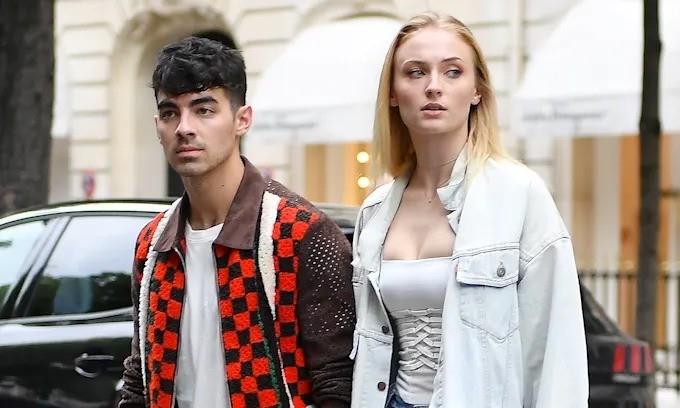 Hijas de Joe Jonas y Sophie Turner no pueden dejar Estados Unidos