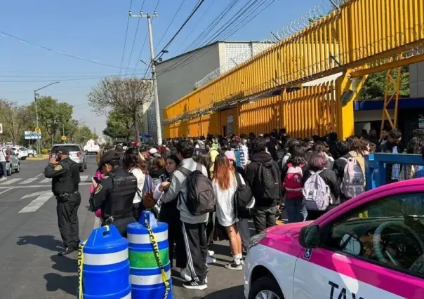 Protesta en Prepa 8: apoyo a normalistas Ayotzinapa y conmemoración 2 octubre 1968