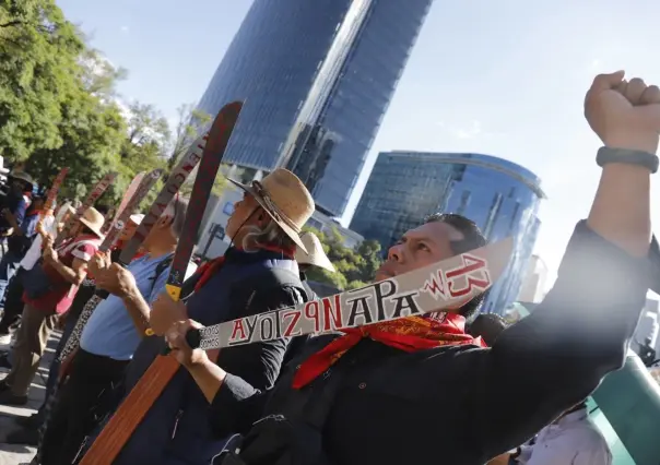 Marchan por los 43 en CDMX a 9 años de Ayotzinapa, manifestantes exigen justicia