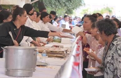 Entregan más de 3 mil 500 porciones de pizza, pasta, pastel y mezcal