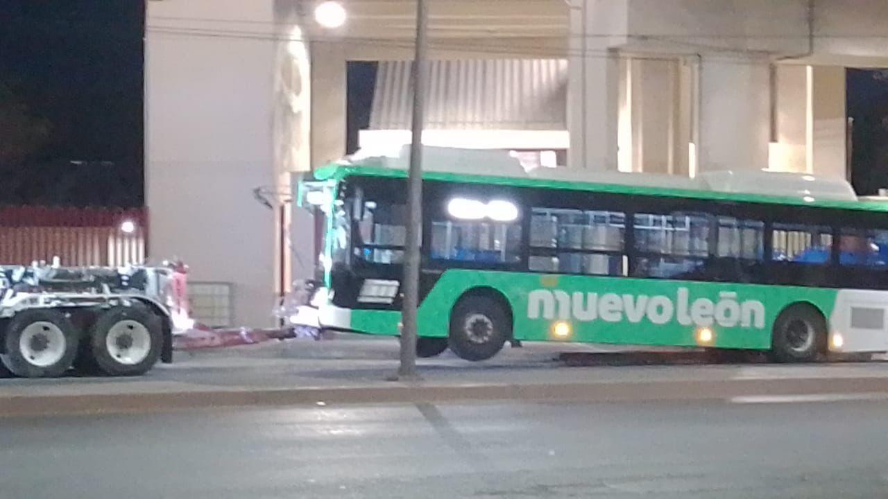 El hecho ocurrió sobre la avenida Conductores y Adolfo López Mateos, a la altura de la colonia La Grange. Foto: Raymundo Elizalde.