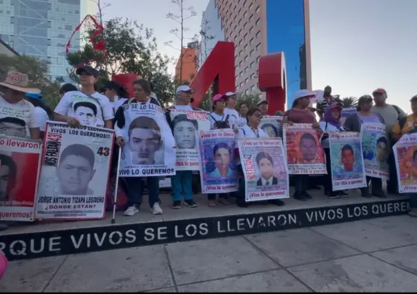 Continúa investigación del caso Ayotzinapa pese a distancia con padres: AMLO