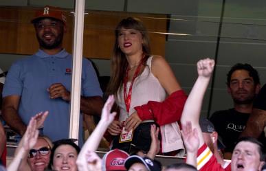 Travis Kelce sigue negando relación con Taylor Swift