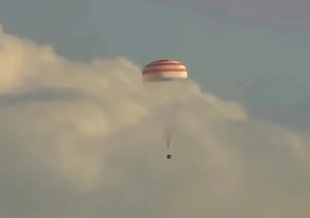 Astronauta de la NASA y cosmonautas rusos regresan a Tierra después de un año atrapados