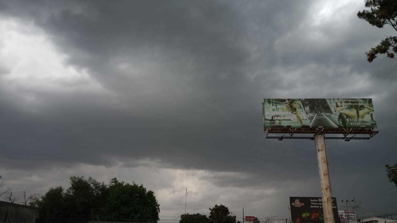 Las autoridades de Protección Civil de Nuevo León se mantienen monitoreando las condiciones del clima y trabajando en conjunto con los municipios afectados para atender cualquier eventualidad. Foto. Erwin Contreras