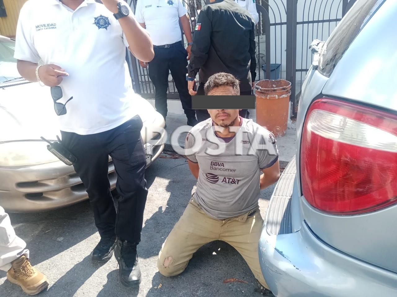 Detienen a trailero tras persecución y balacera en Santa Catarina