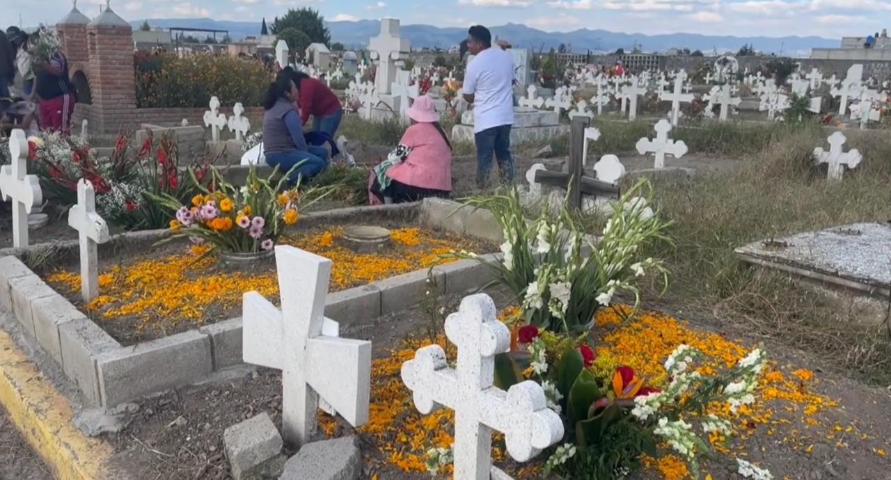 En el día de San Miguel Arcángel, santo patrono y protector del planeta tierra, se coloca la primera ofrenda a los muertos, considerado como el inicio del regreso de los que se adelantaron. Foto: Captura de pantalla