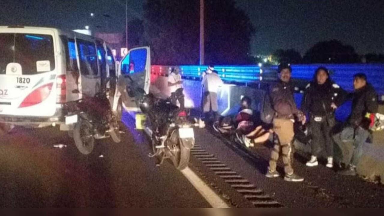 Una unidad de transporte público “Las brujas” chocó en la parte trasera de un autobús de pasajeros de los Teotihuacanos en el km 18 de la autopista México-Pachuca en Ecatepec. Foto: Redes Sociales