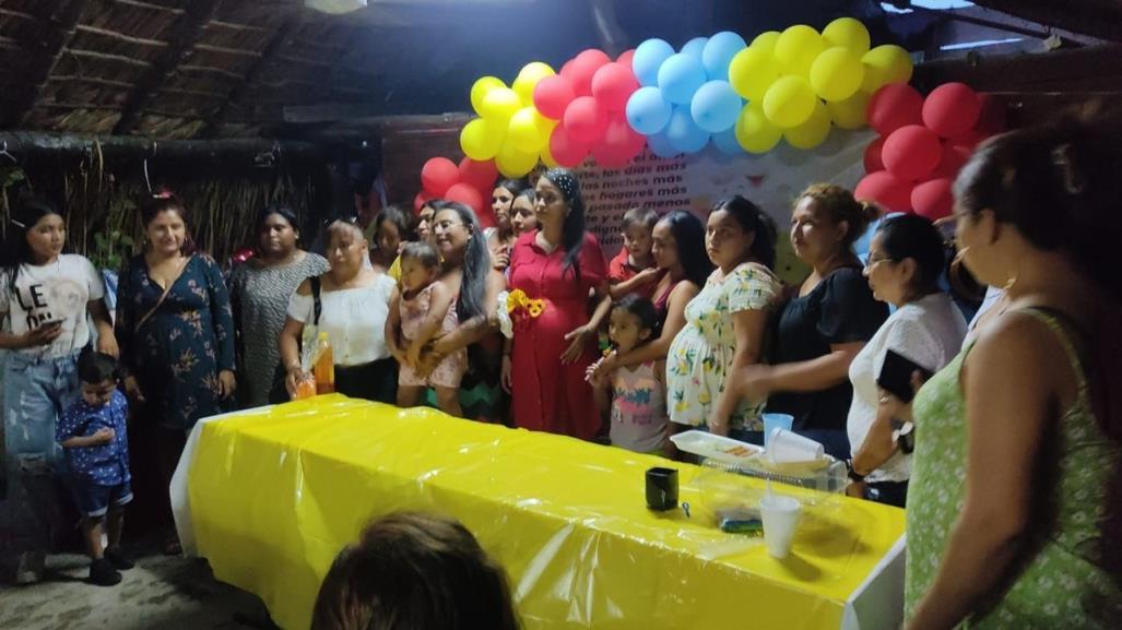 Victorenses festejan a embarazada plantada en su Baby Shower por sus invitados