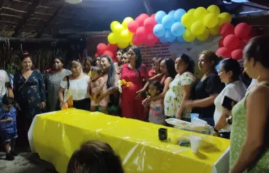 Victorenses festejan a embarazada plantada en su Baby Shower por sus invitados