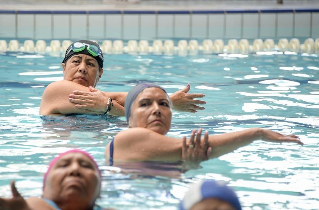 Entregan becas de natación en el Deportivo Ana Gabriela Guevara. Crédito: Gobierno de Atizapán de Zaragoza.