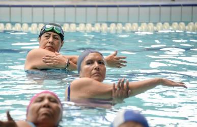 Otorga gobierno de Atizapán becas de natación a adultos mayores