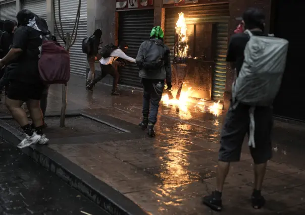 Marcha en CDMX recuerda tragedia de Tlatelolco