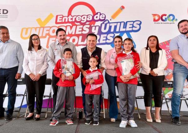 Continúa entrega de uniformes y útiles escolares