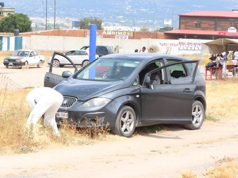 Los atacantes dispararon en repetidas ocasiones contra la unidad, para posteriormente huir con dirección al municipio de Actopan. Foto: Especial.