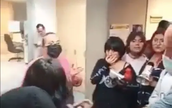 Captan chinche en cabello de alumna de la UNAM