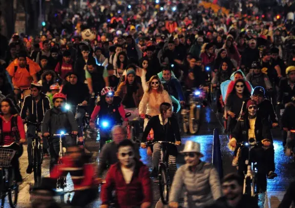 ¡Muévete en Bici! paseo nocturno por el Día de Muertos en la CDMX