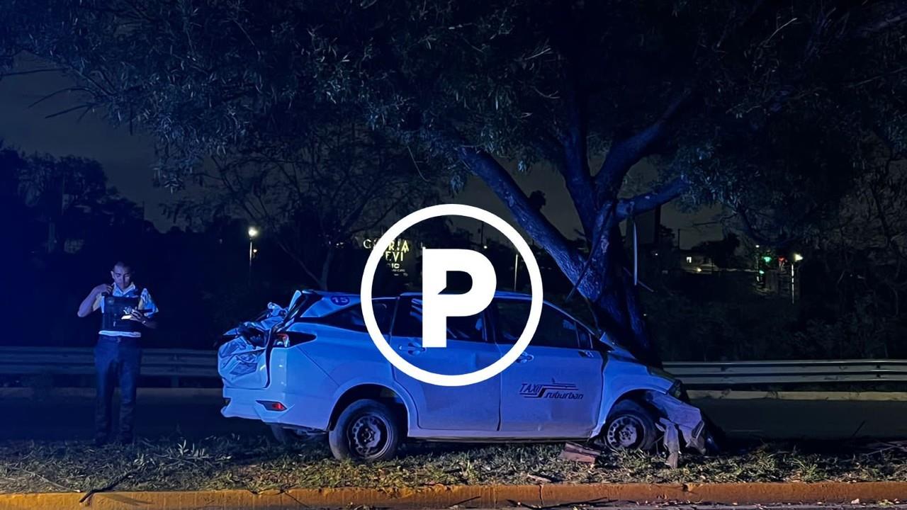 El percance vial ocurrió a la altura de la calle Aldama, en la avenida Morones Prieto frente a la colonia Benito Juárez, conocida también como “El Pozo”. Foto: Raymundo Elizalde.