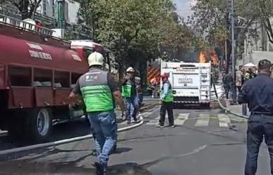 Arde camión con cilindros de gas en Periférico; evacuan comercios