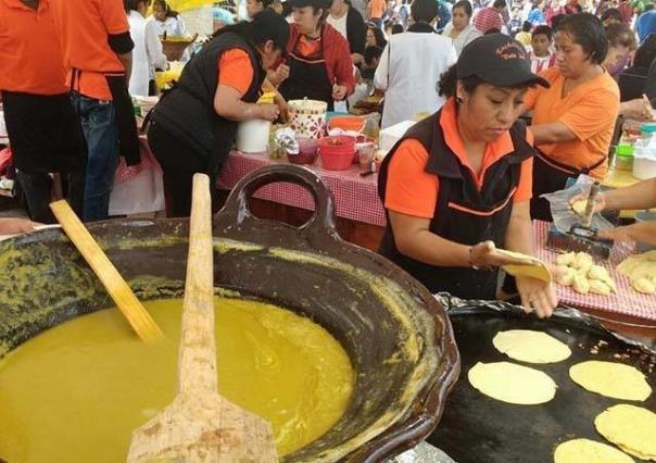 A comer...Arranca la feria de la enchilada en Toluca