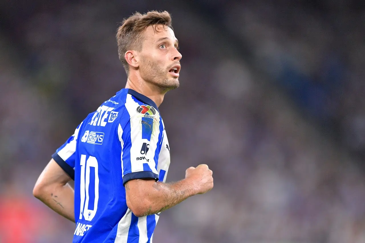 Sergio Canales reaparecería en las canchas hasta enero del 2024 tras su operación.