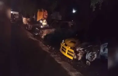 VIDEO: Arden vehículos en lote de autos en la carretera México-Cuautla