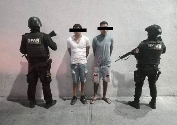 Caen dos hombres con armas y drogas en la colonia Sierra Ventana