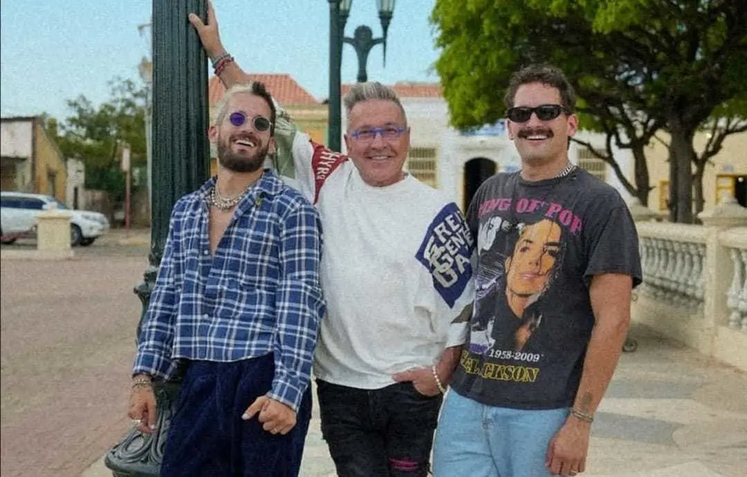 Mau y Ricky en compañía de su papá, Ricardo Montaner. Foto: Instagram