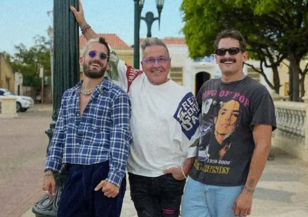 VIDEO: Mau y Ricky son corridos de un centro comercial por cantar sin permiso