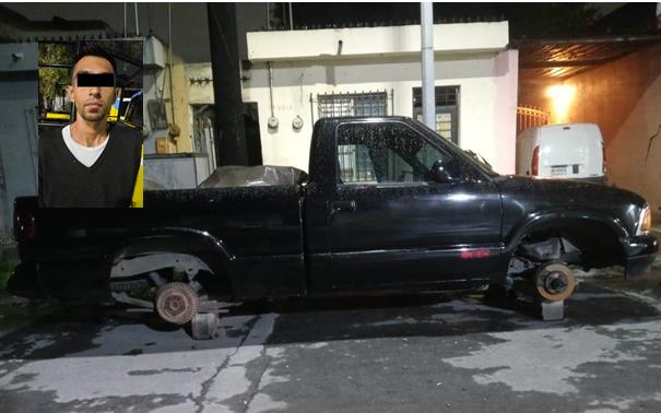 Diego René fue detenido por oficiales de la Policía de Monterrey, en la colonia Hidalgo..Foto. Cortesía
