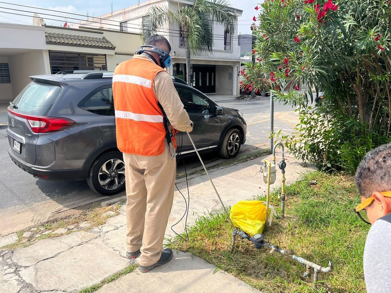 Una vez que se detecta el problema se procede a identificar el punto exacto con el geófono de piso y marcar el sitio para proceder a la reparación. Foto: Cynthia Pardo