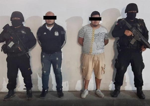 Detienen a dos hombres con arma de fuego y drogas en El Carmen, Nuevo León