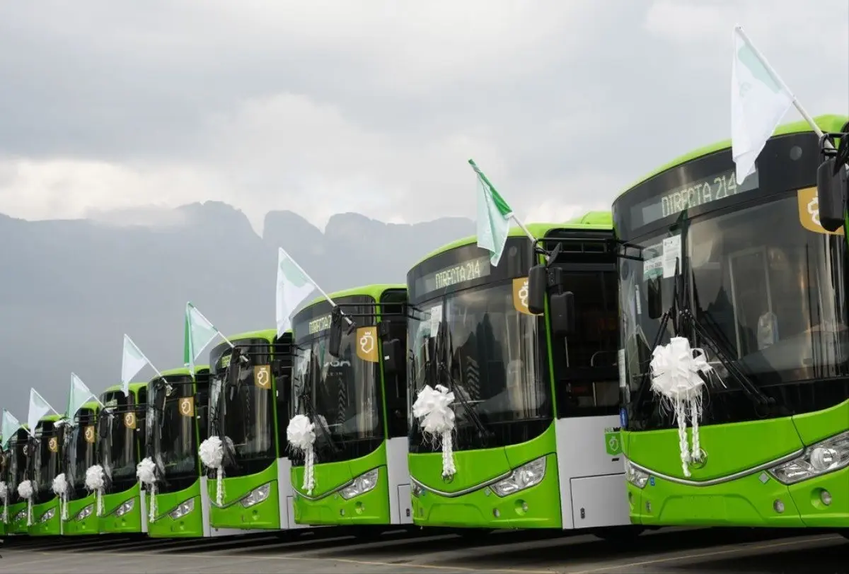 Incorpora Gobierno de Nuevo León mil unidades del transporte público