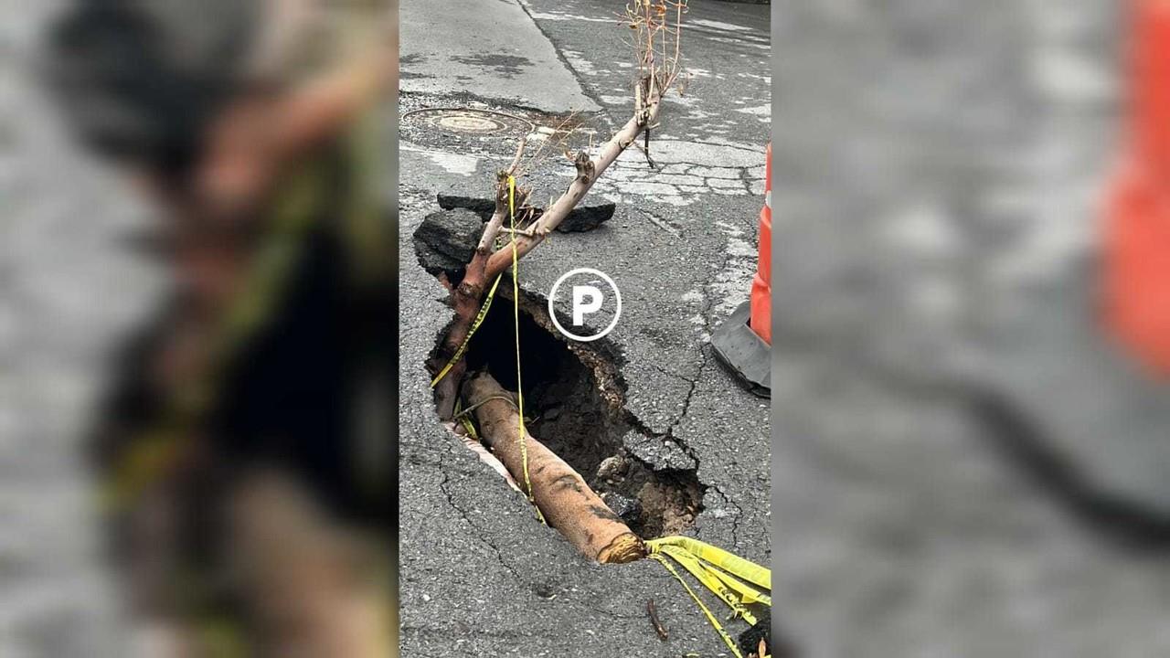 El pozo aparentemente se formó al paso de un camión materialista que circuló por las calles Tampico y Albañiles, límite con la colonia Paraíso, de Guadalupe. Foto: Especial/ POSTAMX