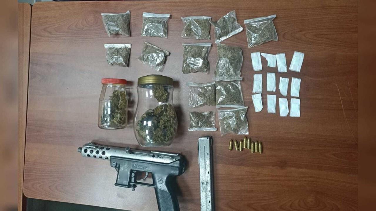 Le hallan droga y un arma, detienen a presunto narcovendedor en Tultitlán