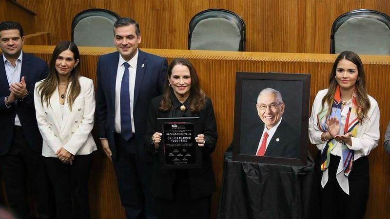 Rinde Congreso homenaje a Luis Eugenio Todd