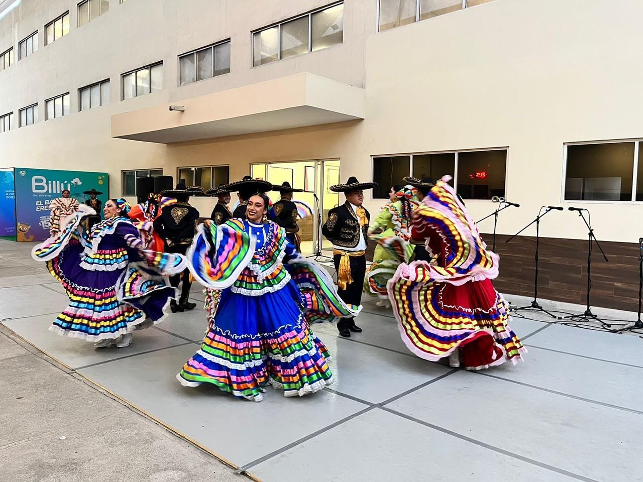 el grupo folklore Raíces Mexicanas de FACPYA. Foto: POSTA.